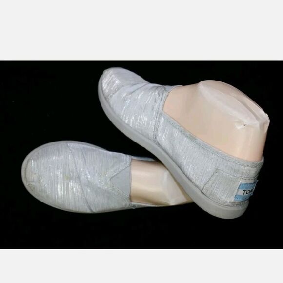 TOMS SILVER SPARKLE SLIP ON YOUTH 4.5 SHOES - Picture 1 of 10